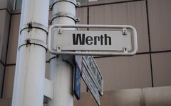 Das Straßenschild "Werth"