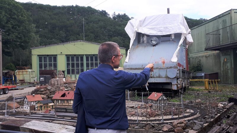 OB besichtigt die Schäden im Straßenbahnmuseum