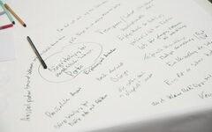 Ein weißes Blatt mit unterschiedlichen Anmerkungen zu einem Planverfahren