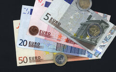 Euroscheine und Münzen