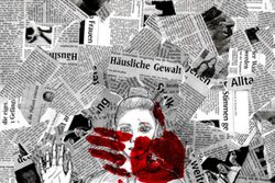 Eines der Plakate zeigt Zeitungsausschnitte, eine gezeichnete Frauenfigur und einen roten Handabdruck