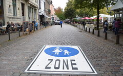 neue Fußgängerzone vor den Cafes am Laurentiusplatz