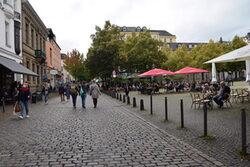 Die Friedrich-Ebert-Straße am Laurentiusplatz wird jetzt von Fußgängern genutzt.