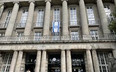 Israel-Flagge an der Rathausfassade