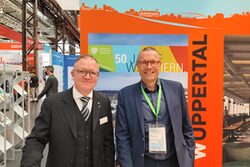 Oberbürgermeister Uwe Schneidewind (r.) und der Chef der Wuppertaler Wirtschaftsförderung, Eric Swehla