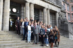 Eine Schülergruppe des Wuppertaler Städtepartners Legnica in Polen ist eine Woche in Wuppertal zu Gast. Bürgermeister Heiner Fragemann empfängt sie am letzten Tag im Rathaus Barmen.