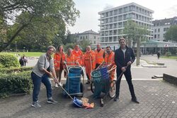 Das Team vom Talputz mit Ressort Umweltschutz, Eigenbetrieb Straßenreinigung und Abfallwirtschaftsgesellschaft im Deweerth'schen Garten
