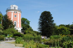 Der Botanische Garten mit Teichen und Elisenturm