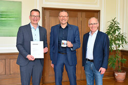 Von rechts: Stadtdirektor Stefan Kühn, Oberbürgermeister Uwe Schneidewind, Kämmerer Thorsten Bunte