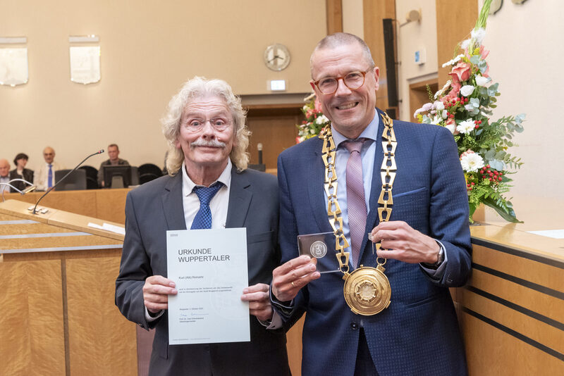 Kurt Reinartz mit Oberbürgermeister Uwe Schneidewind