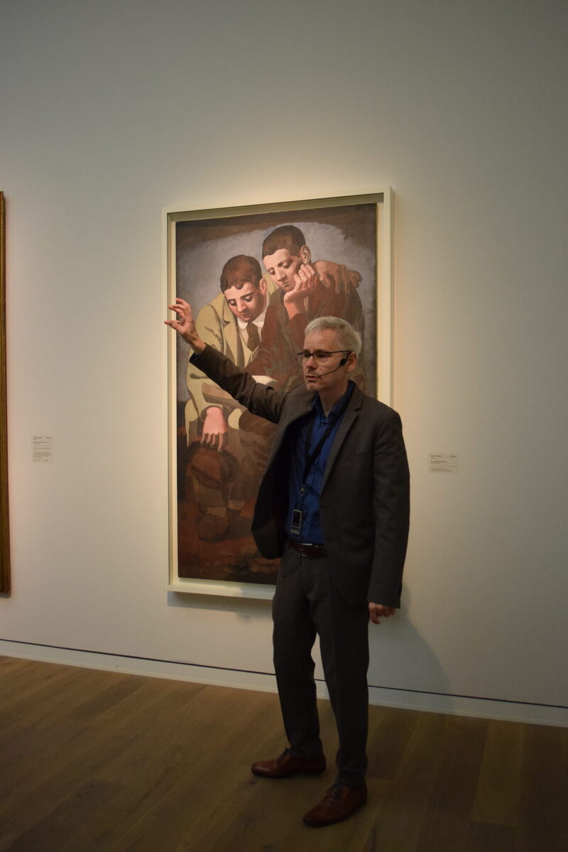 Roland Mönig, Leiter des Von der Heydt-Museums in der Ausstellung vor einem Bild von Picasso.