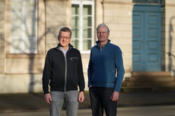 Thorsten Dette und Erik Kleine Vennekate vor dem Stadtarchiv in den Haspelhäusern