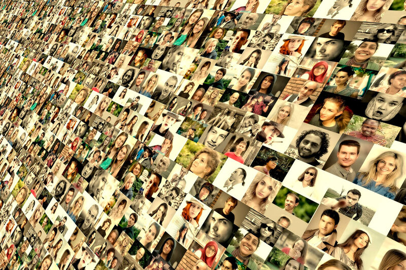 Viele verschiedene Gesichter auf einer Leinwand, Copyright: Gerd Altmann, pixabay