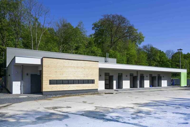 Die neue Turnhalle Hardenbergstraße mit Holzdetails und moderner Ausstattung