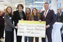 Bei der Übergabe des Förderbescheids: OB Miriam Scherff und Regierungspräsident Thomas Schürmann