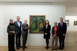 Vor dem Bild von Schmitt-Rottluff: Anna Baumberger, Wissenschaftliche Mitarbeiterin für Provenienzforschung, Matthias Nocke, Stadtdirektor und Kulturdezernent der Stadt Wuppertal, Dr. Roland Mönig, Museumsdirektor, Chizuru Kahl, Ernst von Siemens-Kunststiftung, Dr. Josephine Karg, Kulturstiftung der Länder, und Julius Kaspar Niesert, S + N Rechtsanwälte, Berlin.