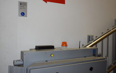 Ein Treppenlift für Menschen mit Behinderung