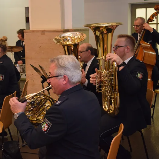 Das Landespolizeiorchester beim Adventskonzert im Rathaus.