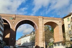 Blick auf das Kuhler Viadukt