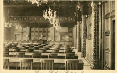 Eine Postkarte zeigt den Ratssaal im historischen Zustand
